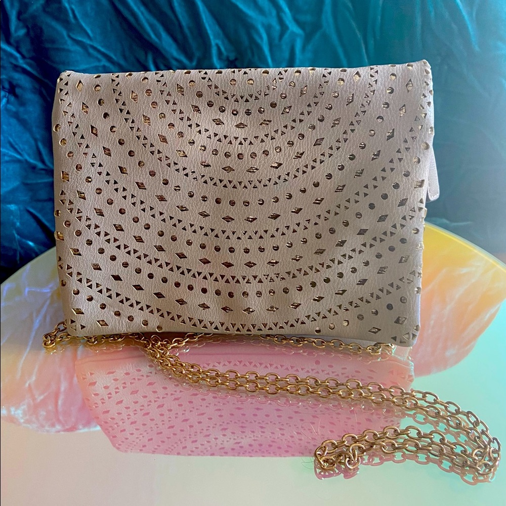 SOFT CROSSBODY PURSE WITH CHAIN STRAP